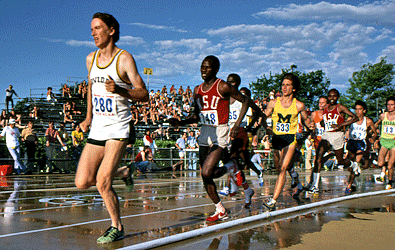 World Cross Country Champion, John Treacy takes over the pace