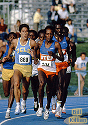 Steve Ortiz (UCLA) and Zak Barie of UTEP