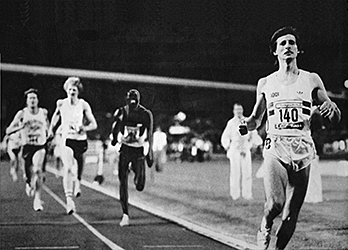 Sebastian Coe sets World record for Mile